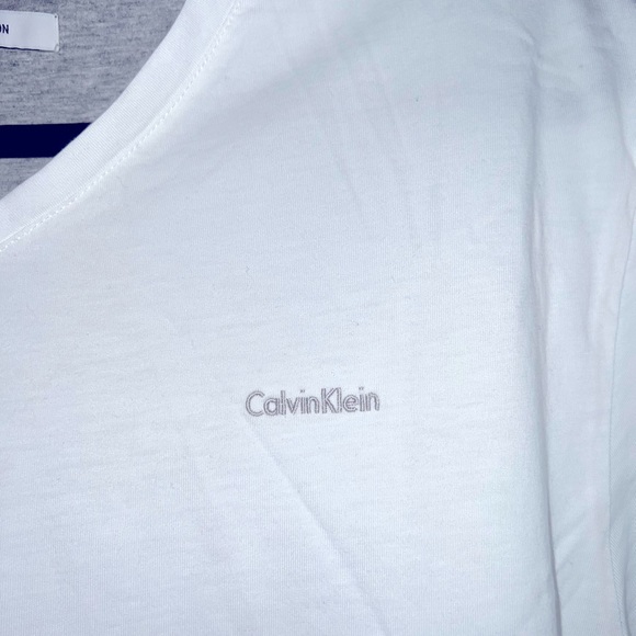 Any 4 tops for ✨$30! Bundle and send $30 offer!
Calvin Klein Pima Cotton Tee XL - Picture 5 of 6